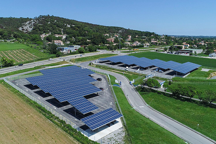 Ombrières photovoltaïques sur parkings en région paca